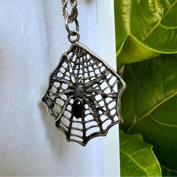 SOLD Vintage 925 Sterling Silver Black Onyx Spider Web Pendant 5.3g Halloween - Picture 4 of 11